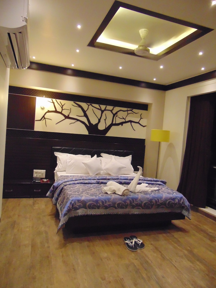 HOTEL GRAND PRAGATI