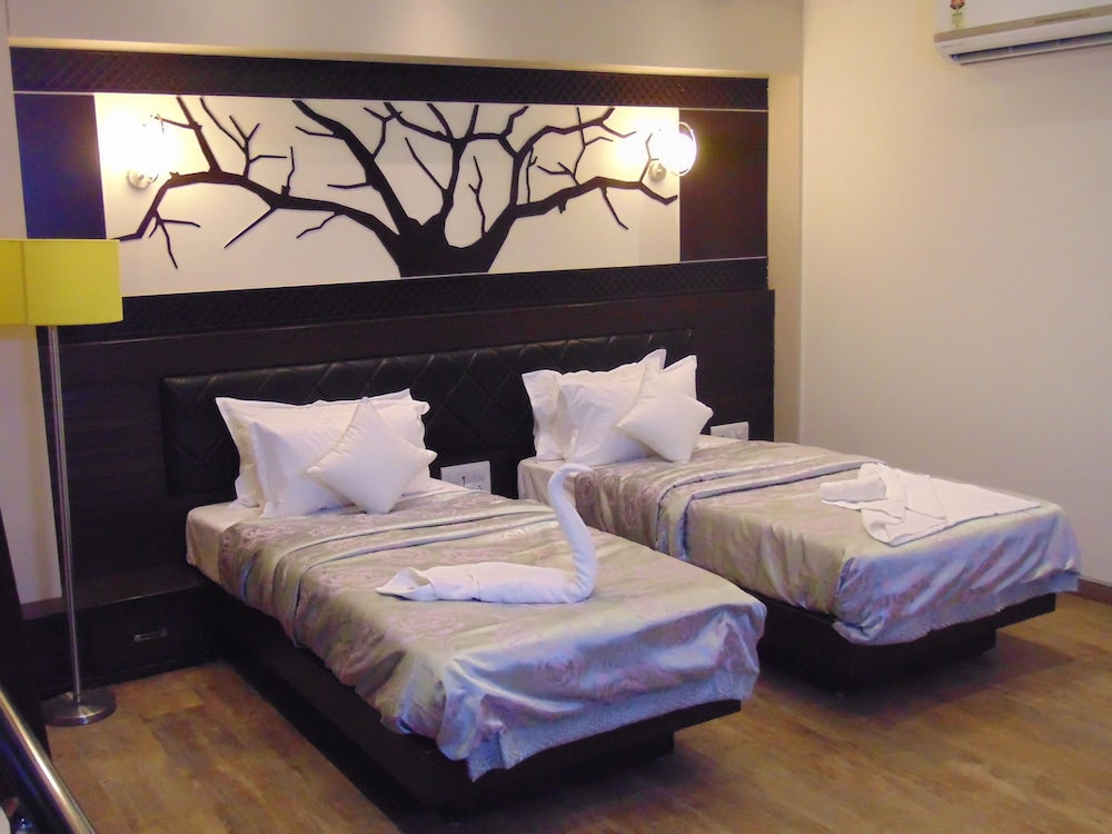 HOTEL GRAND PRAGATI