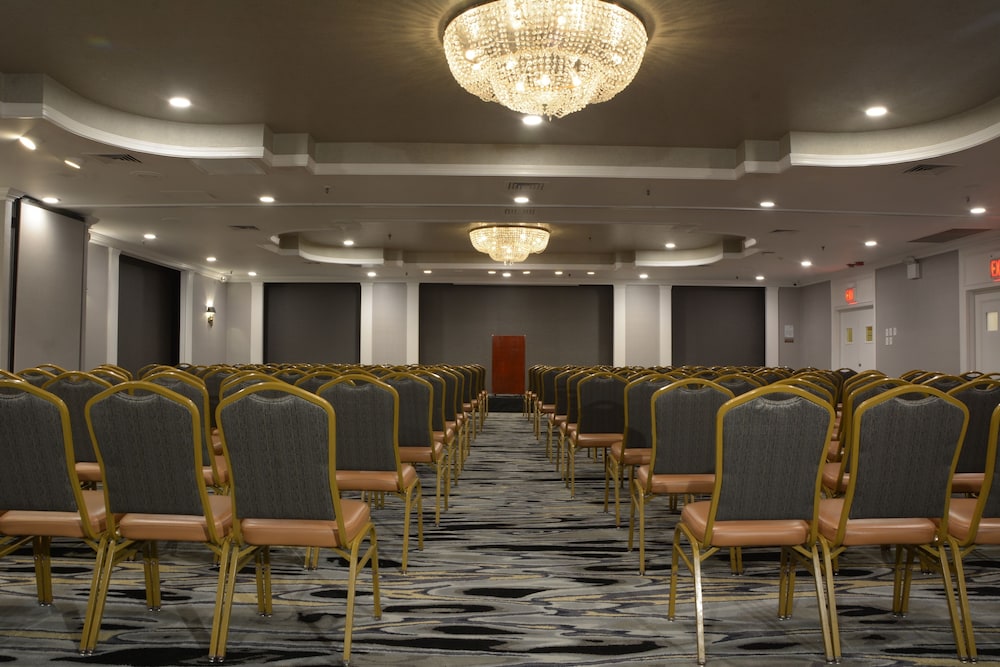 Adria Hotel And Conference Center