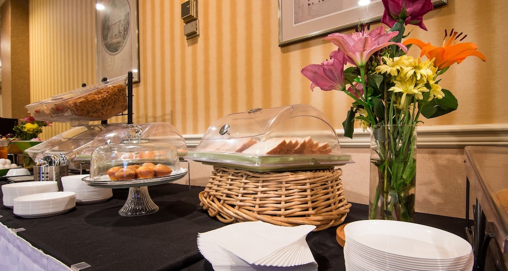 Adria Hotel And Conference Center