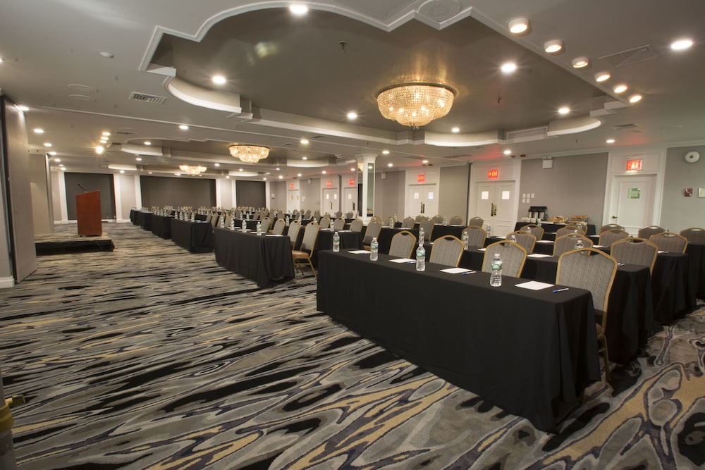 Adria Hotel And Conference Center
