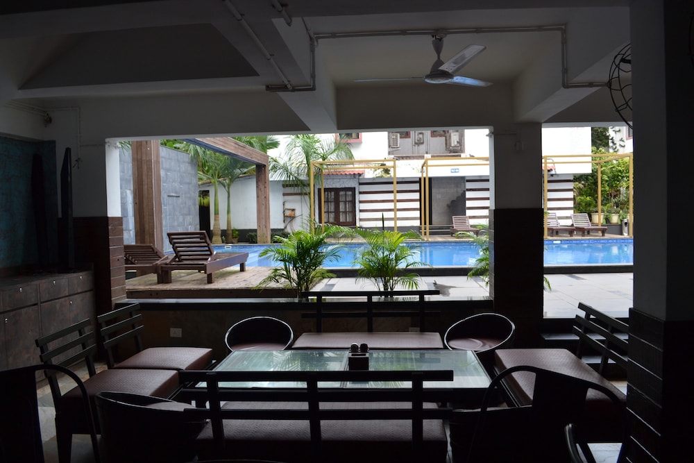 Stay Simple Sunkissed Plaza Resort