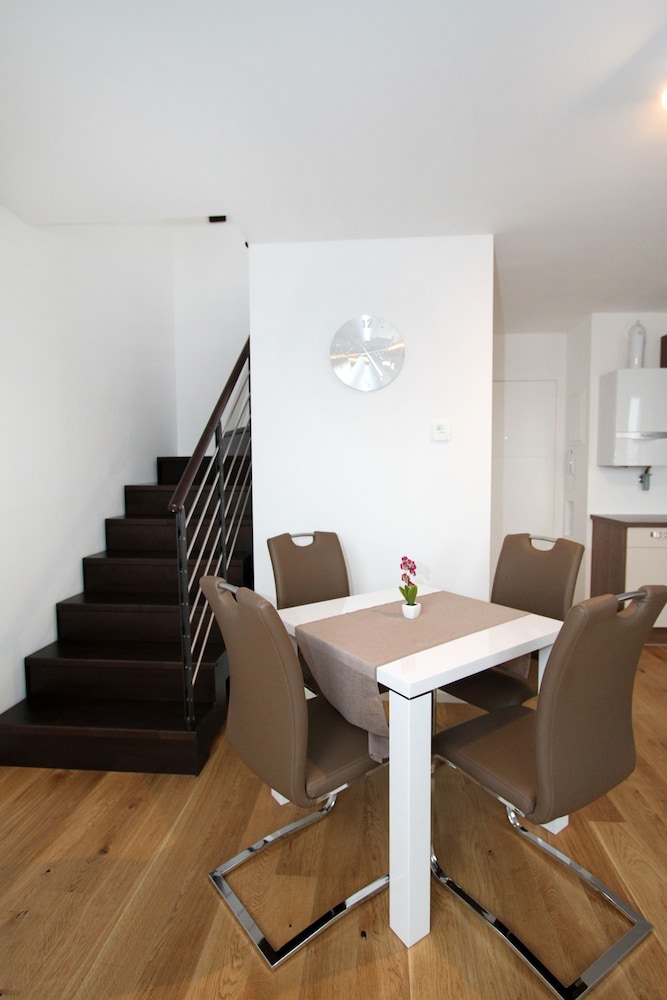 Christiano Apartments