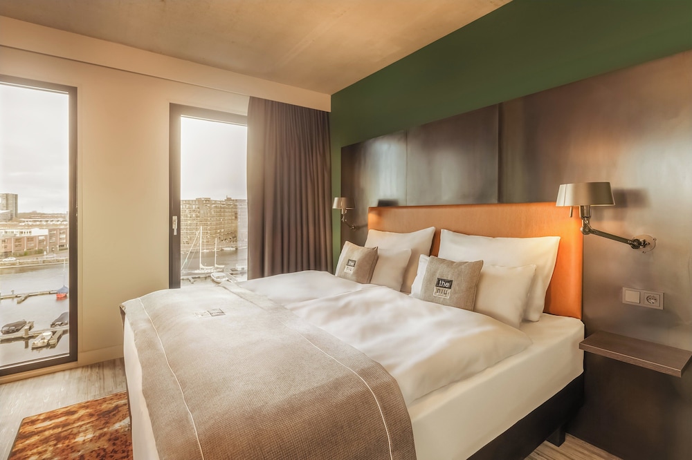 Holiday Inn - the niu, Fender Amsterdam by IHG