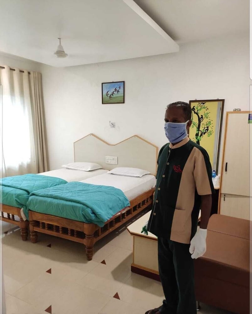 Hotel Sharada International