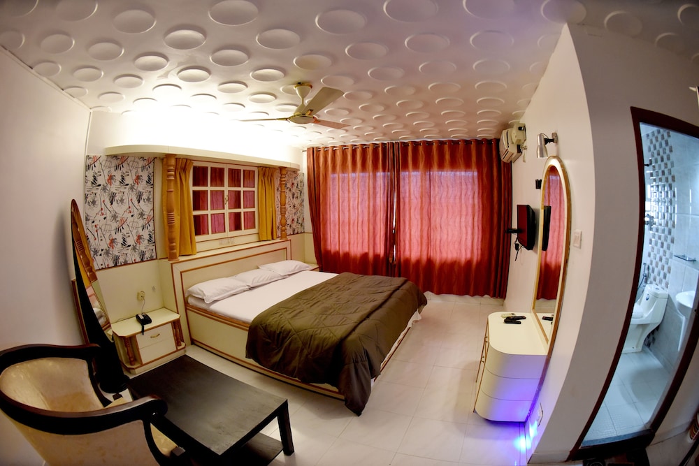 Hotel Sharada International