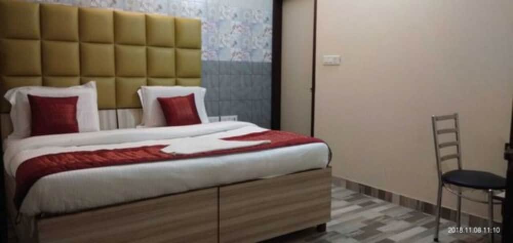 ADB Rooms Hotel Clink Residency