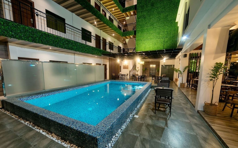 SureStay Plus Hotel by Best Western AC LUXE Angeles City