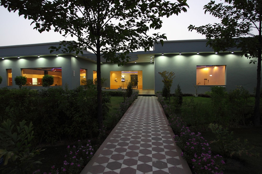 Shri Radha Brij Vasundhara Resort & Spa - Govardhan