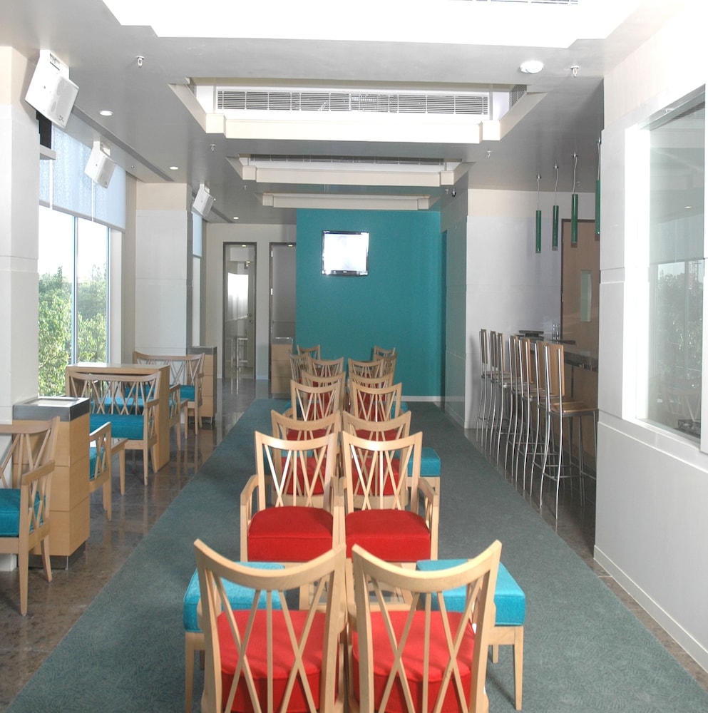 Hometel Chandigarh - A Sarovar Hotel