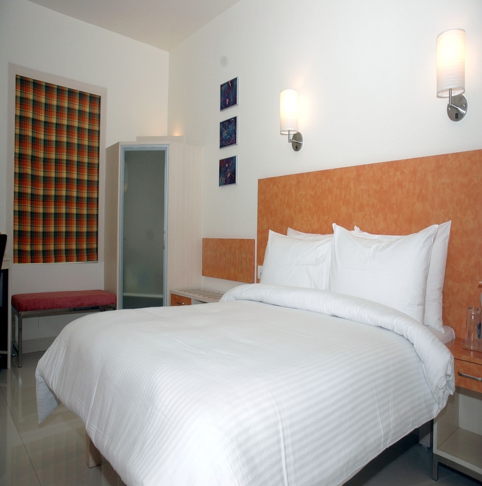 Hometel Chandigarh - A Sarovar Hotel