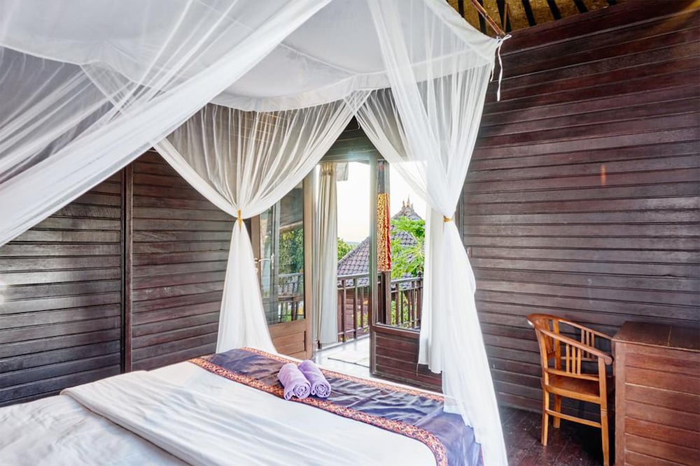 Sunrise Hut's Lembongan
