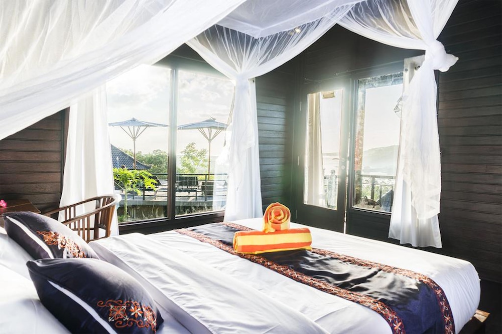 Sunrise Hut's Lembongan