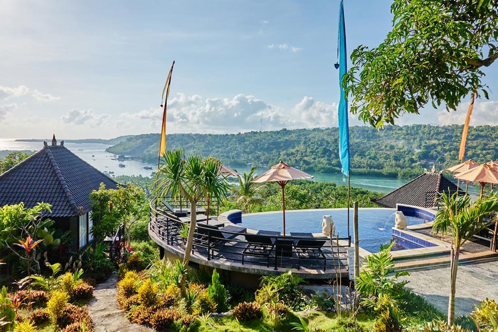 Sunrise Hut's Lembongan