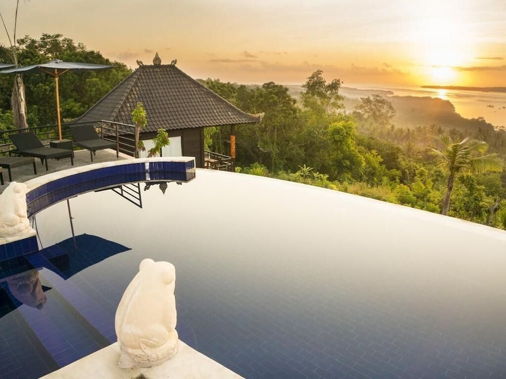 Sunrise Hut's Lembongan