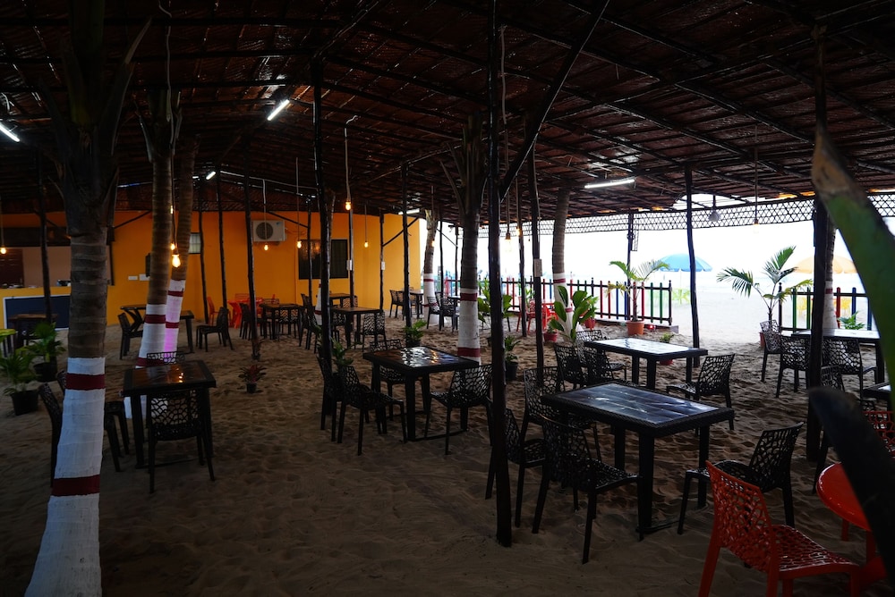 Livin Waves Beach stay and cafe