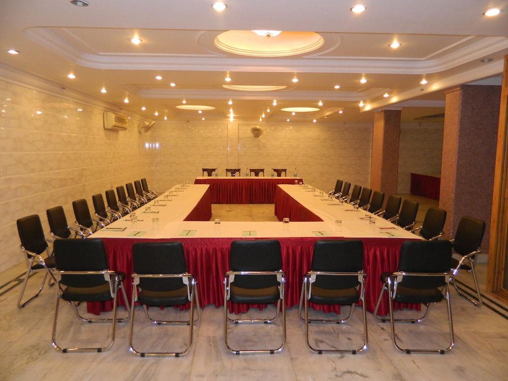 Hotel Singh International near Gaffar Market