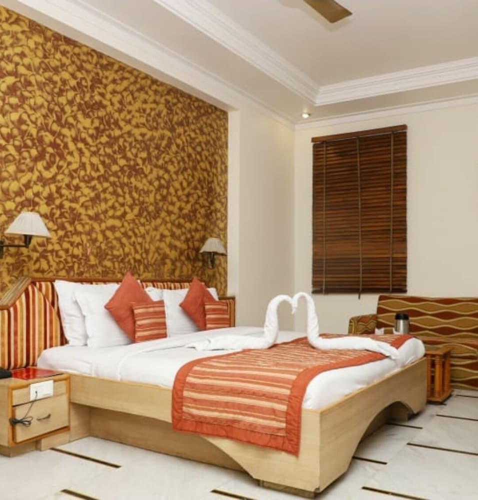 Hotel Singh International near Gaffar Market