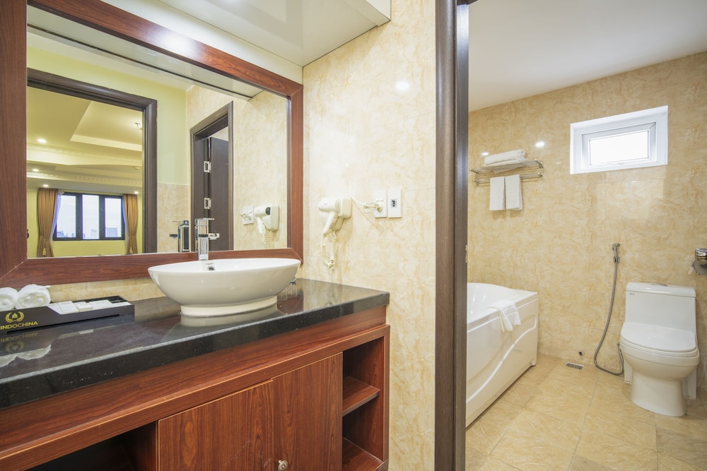 Me Q Beach Hotel & Apartment