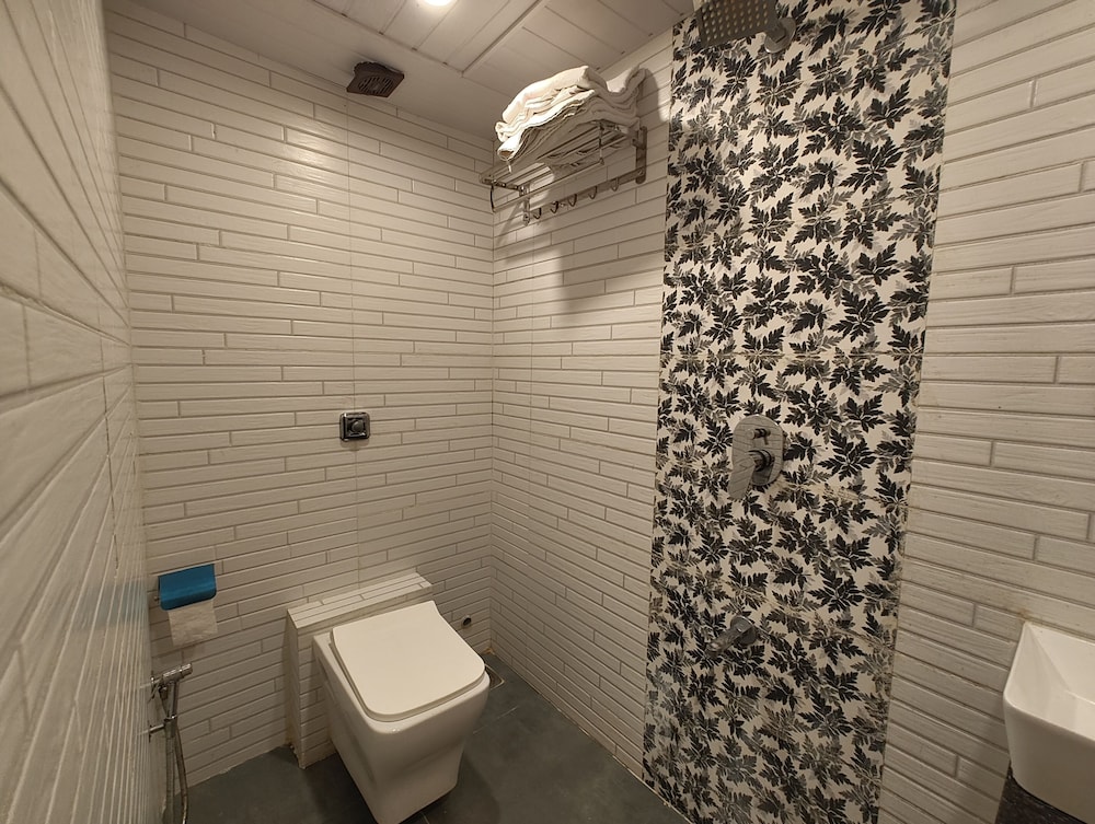 Dream Palace Residency Near US Consulate BKC