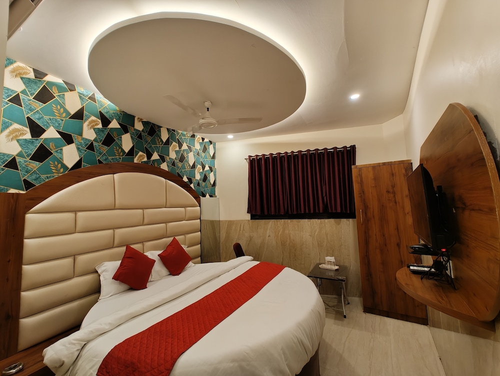 Dream Palace Residency Near US Consulate BKC