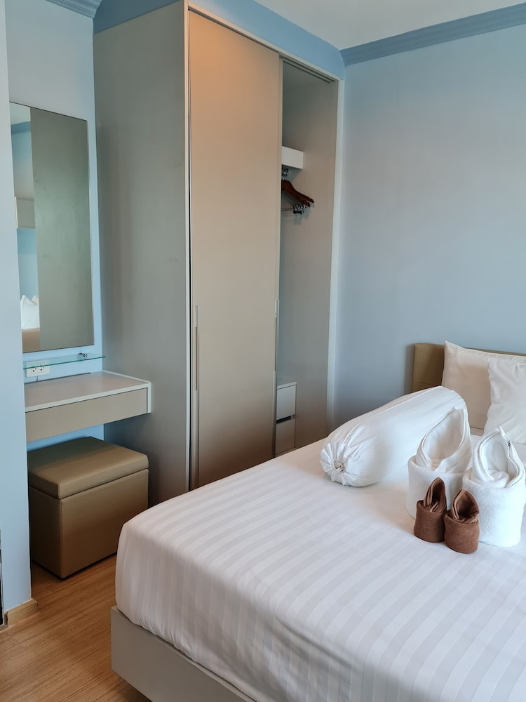 At Laguna Phuket Apartment
