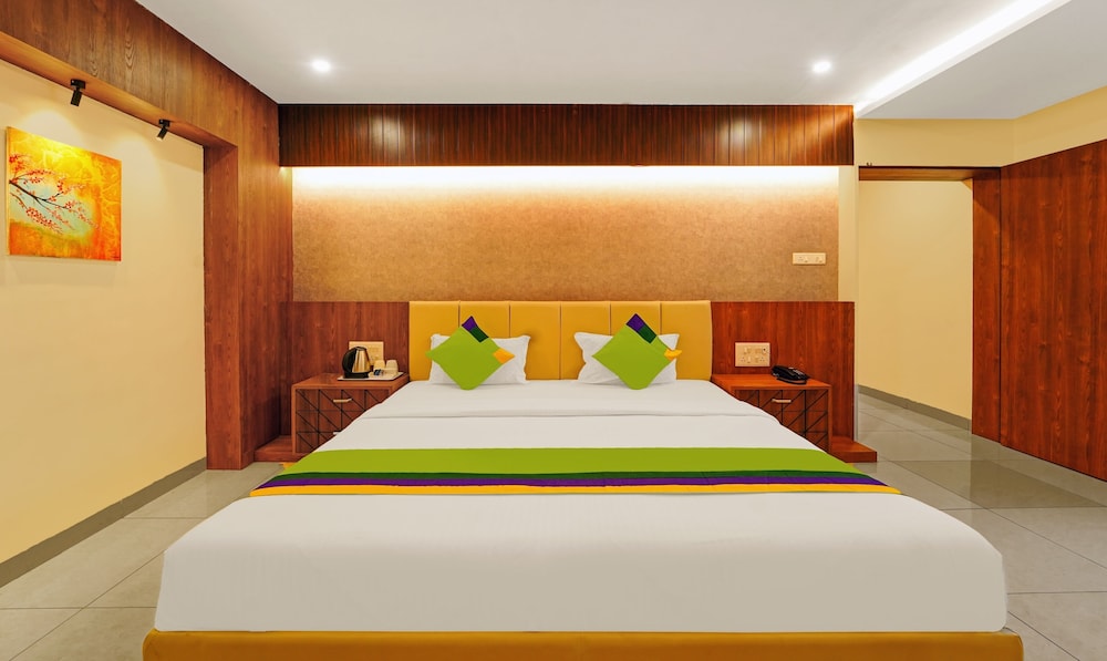 Treebo Surya Comforts, 200 Mtrs From Kolhapur Railway Station