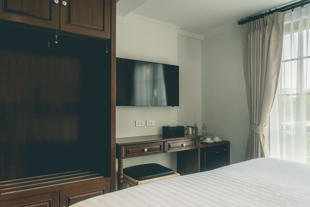 Buri Siri Hotel