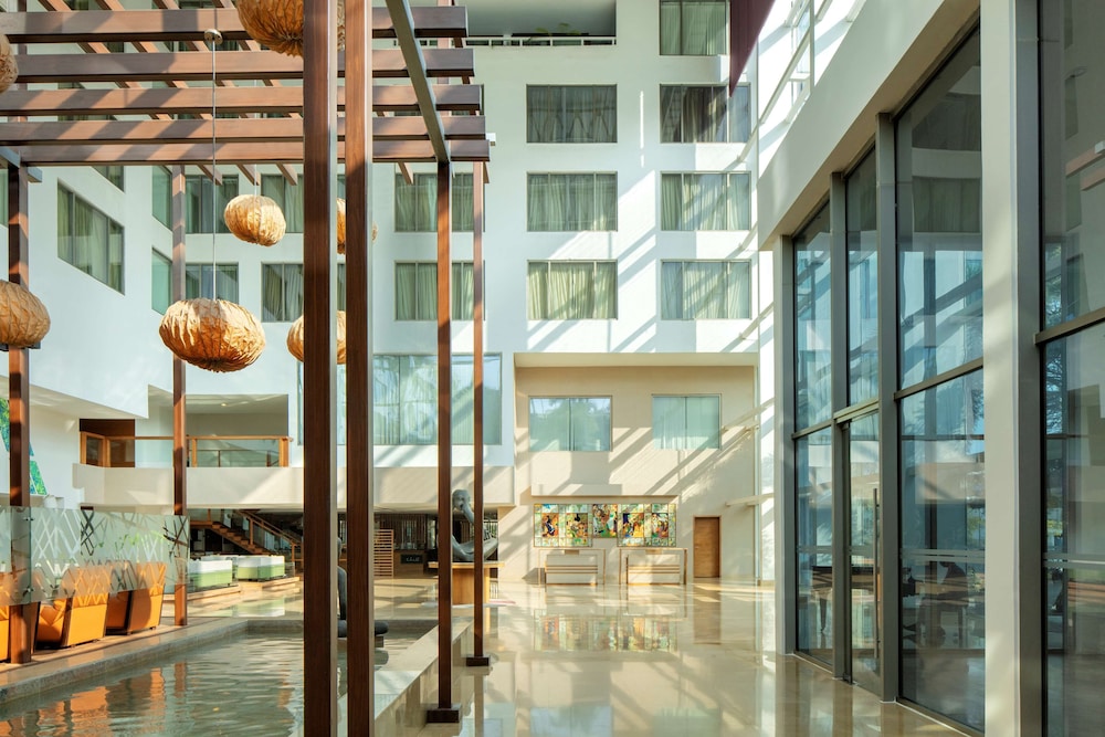 Radisson Blu Plaza Hotel Hyderabad Banjara Hills