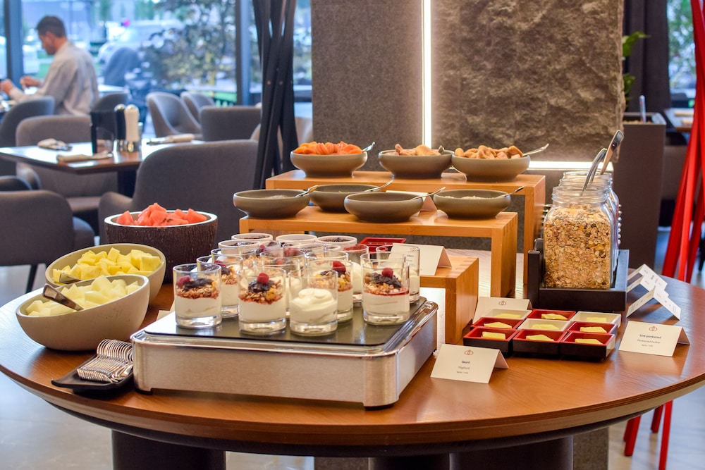 Qosmo Brasov Hotel