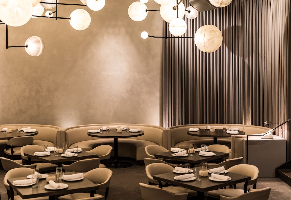 The Chicago Hotel Collection Ambassador Gold Coast