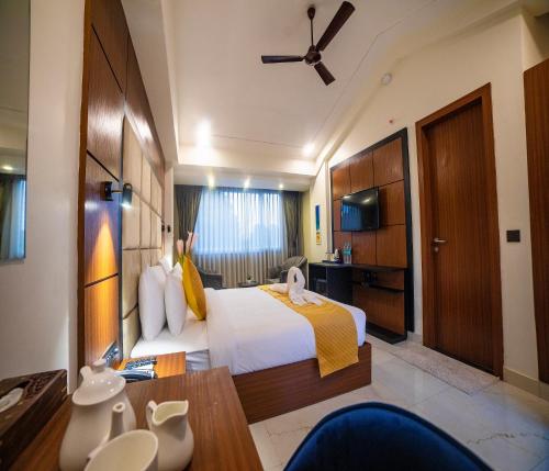 HUE GUH The Porto, Candolim