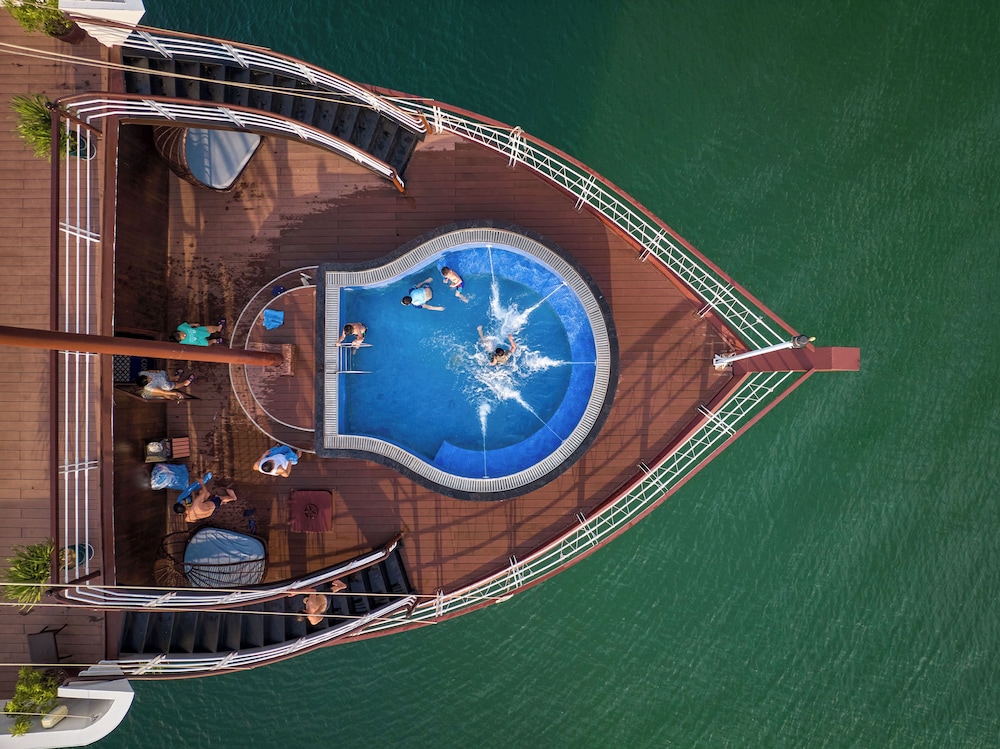 Rosa Cruise Halong