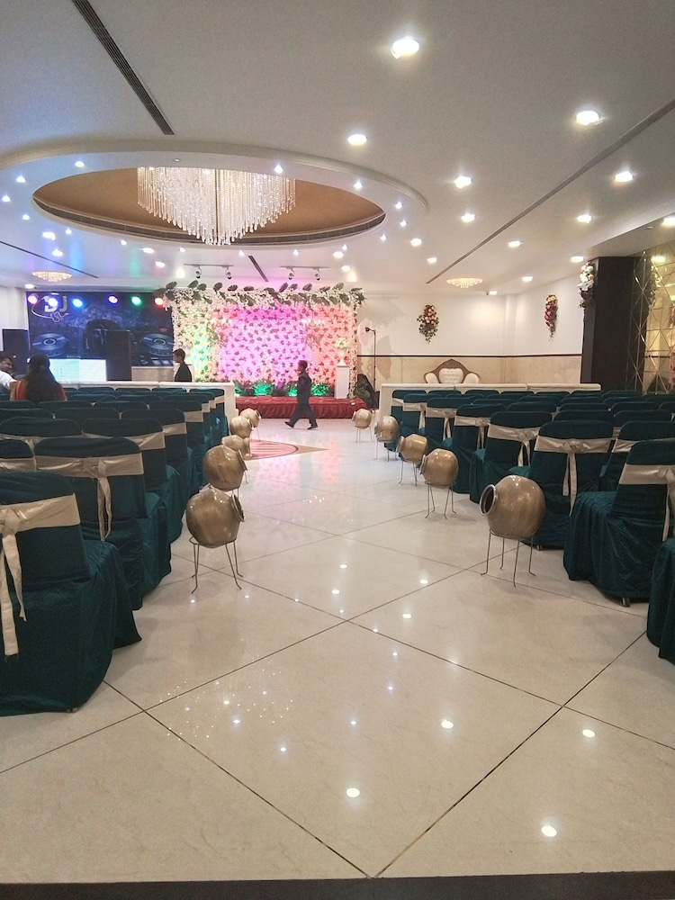 Hotel Vibharaj Palace