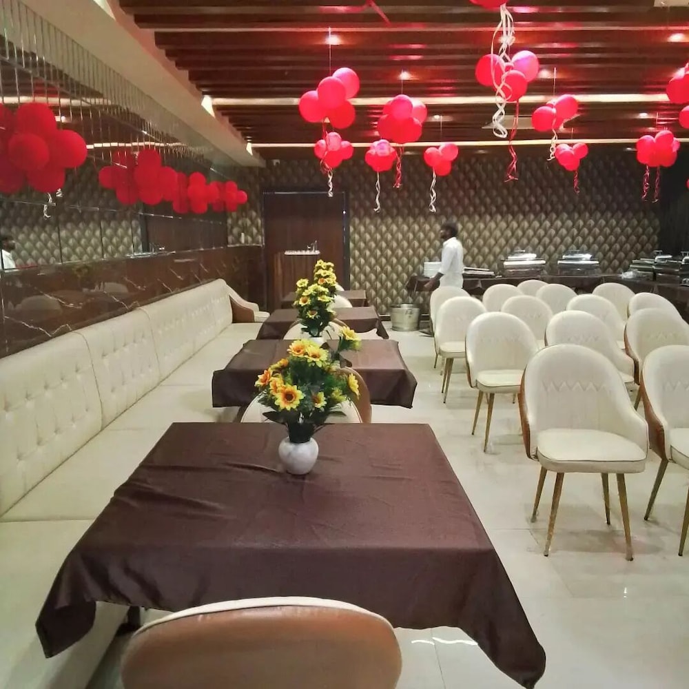 Hotel Vibharaj Palace