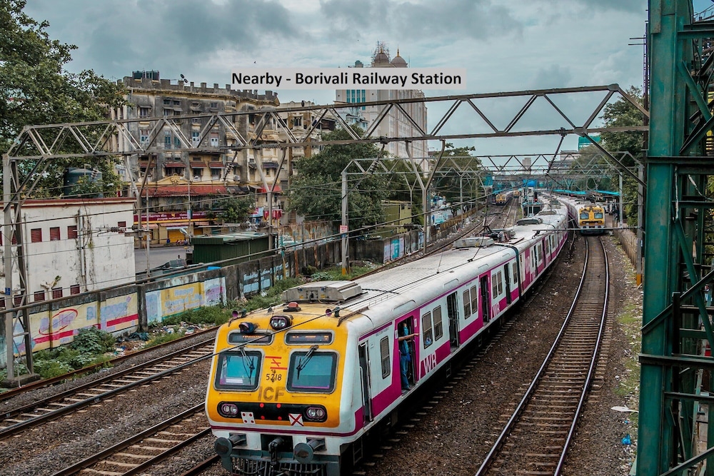 Hotel O Palace Inn Near Don Bosco (Borivali) Metro Station