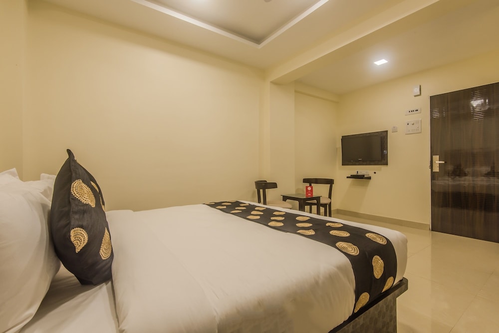 Hotel O Palace Inn Near Don Bosco (Borivali) Metro Station