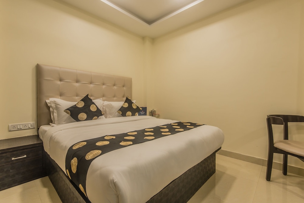 Hotel O Palace Inn Near Don Bosco (Borivali) Metro Station