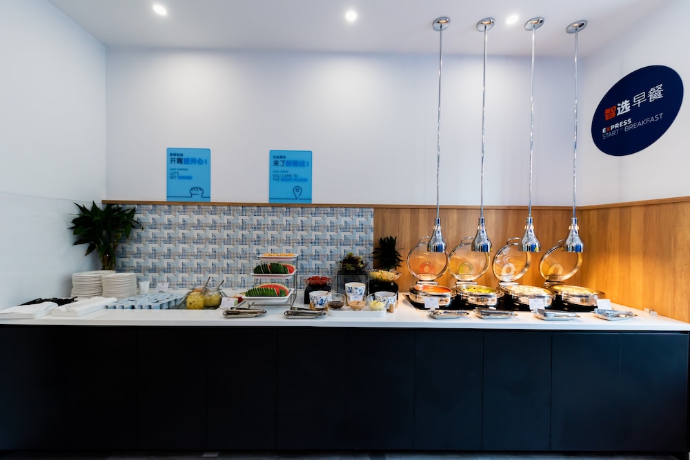 Holiday Inn Express Shanghai Tangzhen by IHG