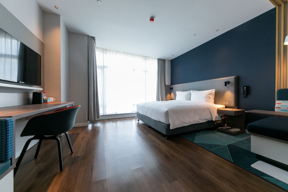 Holiday Inn Express Shanghai Tangzhen by IHG