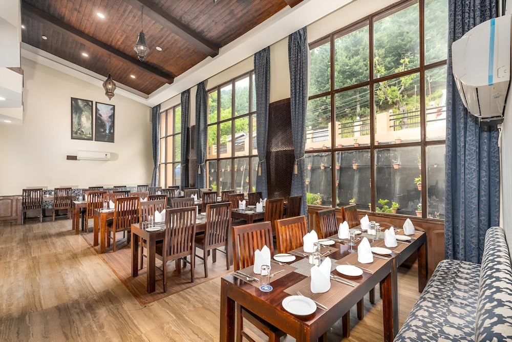 The Chinar Resort & Spa