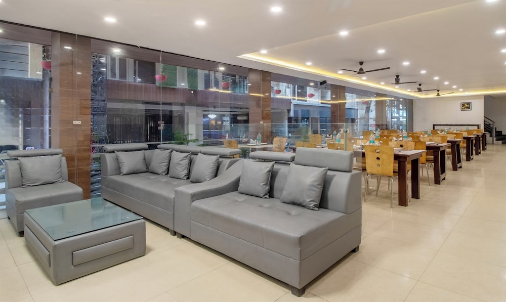 Treebo Royal Plaza, 700 Mts From Promenade Beach