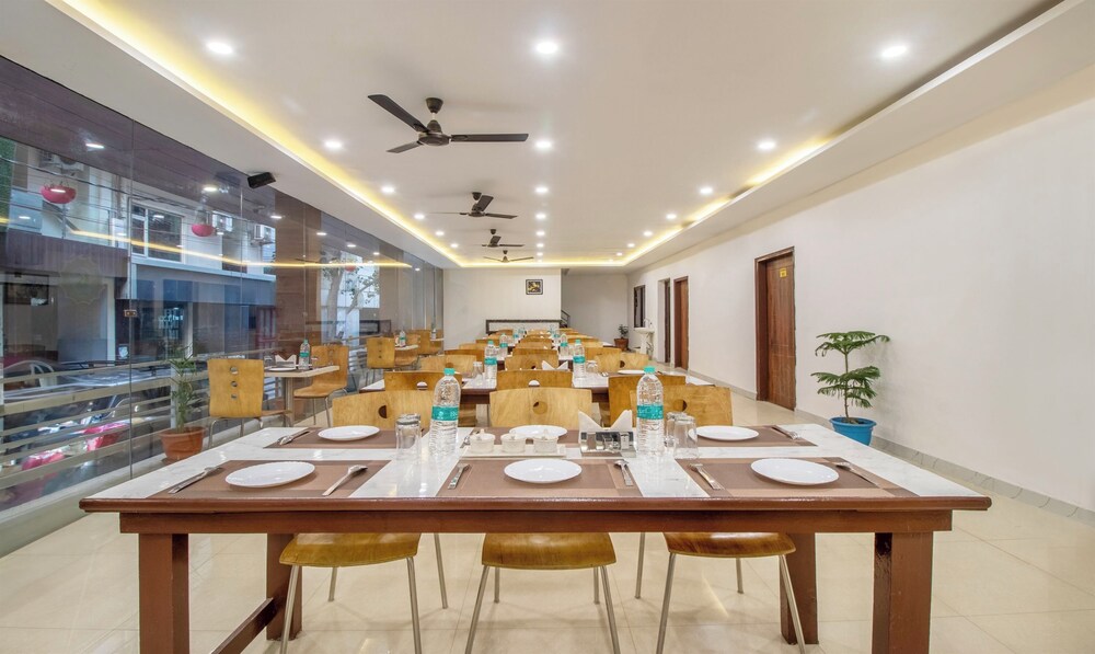 Treebo Royal Plaza, 700 Mts From Promenade Beach