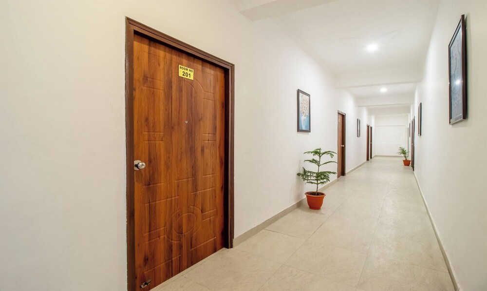 Treebo Royal Plaza, 700 Mts From Promenade Beach