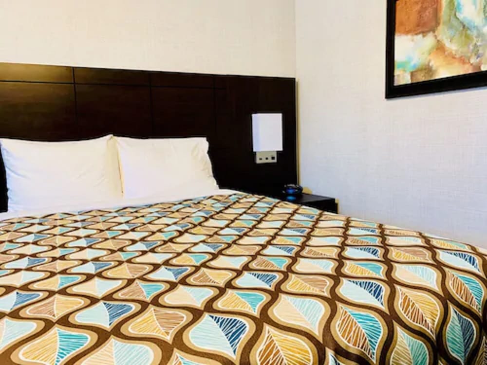 Deluxe Inn