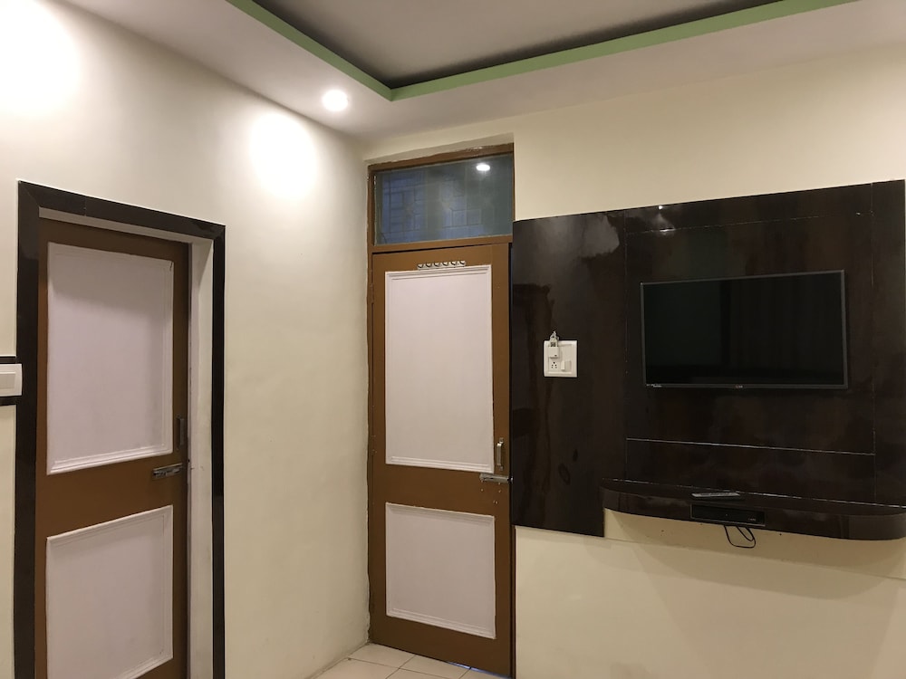 OYO 40670 Hare Rama Guest House