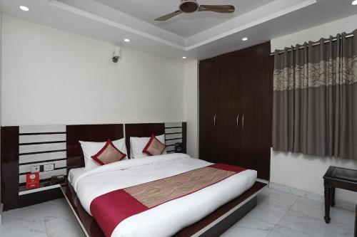 OYO 13847 Flagship H Residency