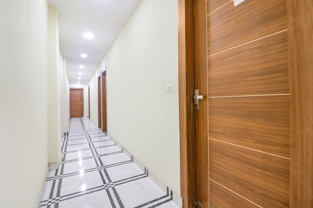 Fabhotel Starlight