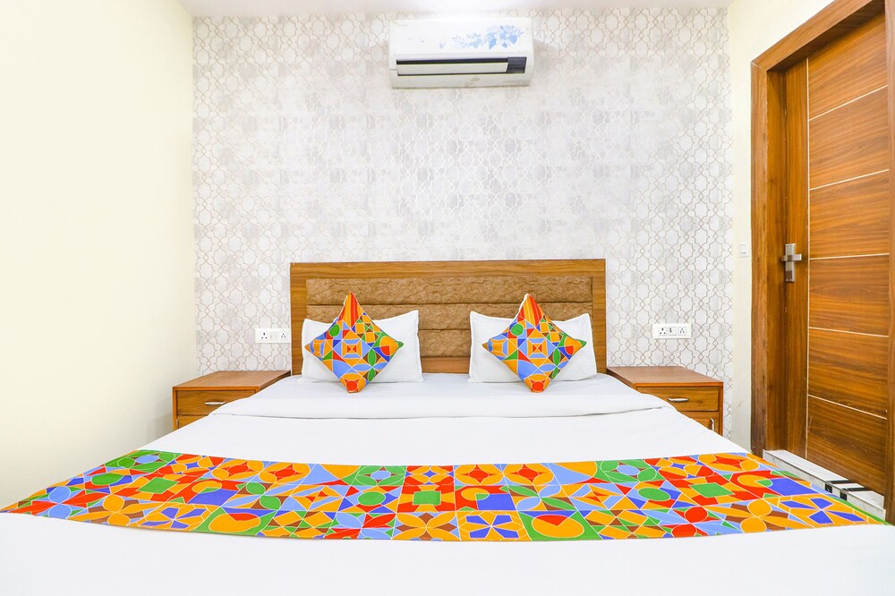 Fabhotel Starlight