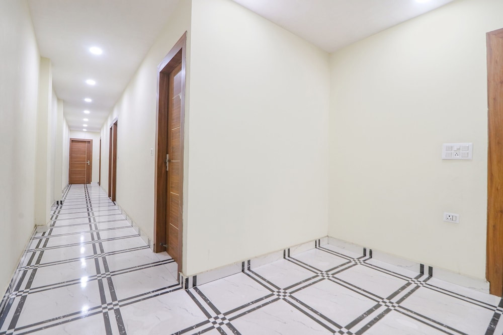 Fabhotel Starlight